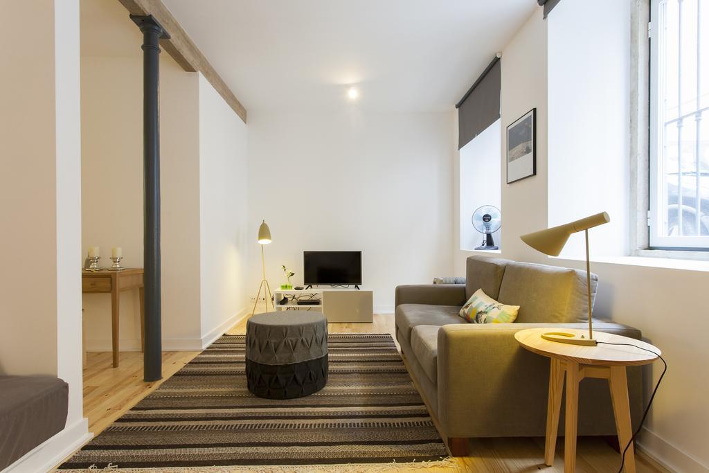 ALTIDO Cosy 1-bed flat with workspace in Santa Catarina, moments from Luís de Camões Sq Lisboa Habitación foto