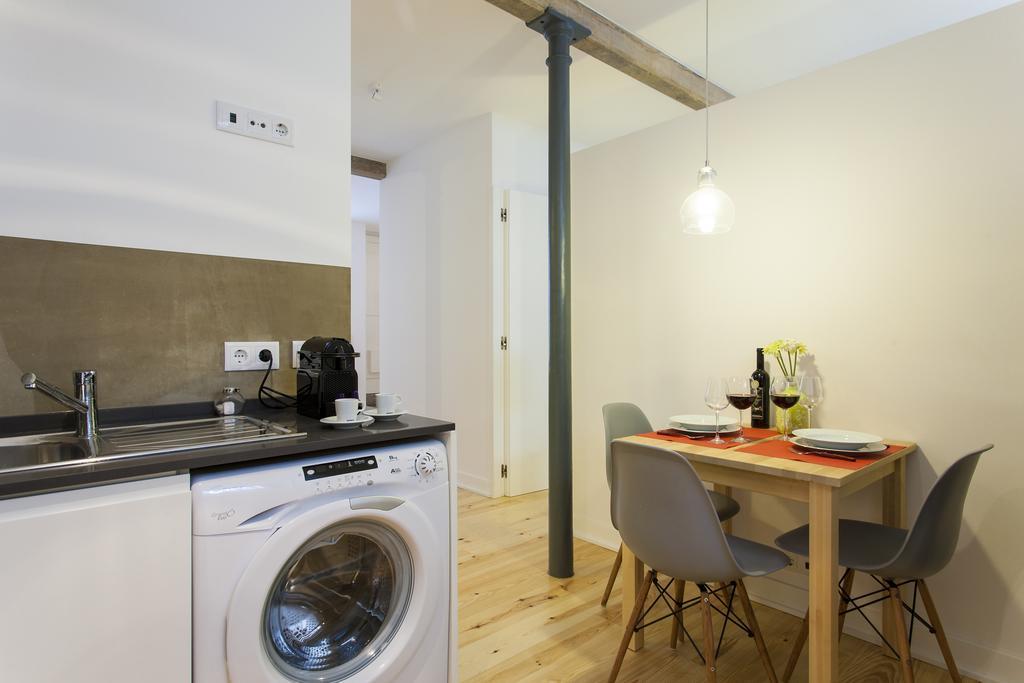 ALTIDO Cosy 1-bed flat with workspace in Santa Catarina, moments from Luís de Camões Sq Lisboa Habitación foto