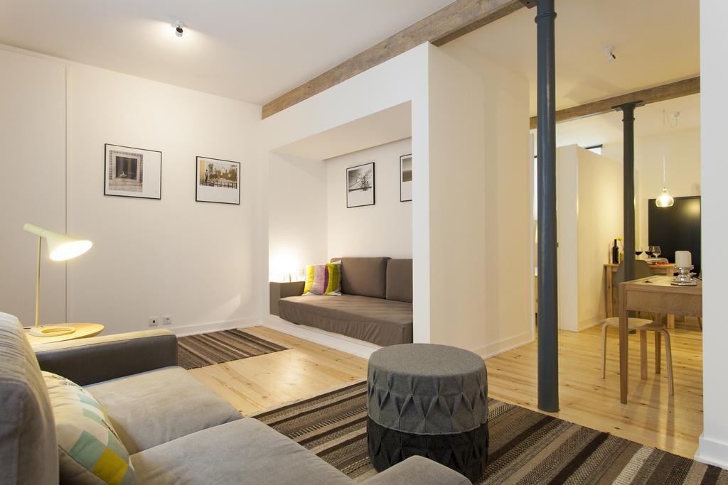 ALTIDO Cosy 1-bed flat with workspace in Santa Catarina, moments from Luís de Camões Sq Lisboa Habitación foto